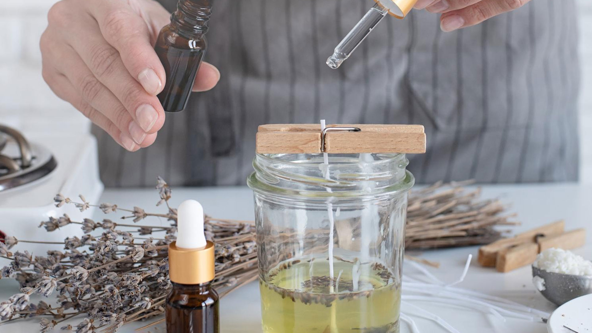 candle making using essential oil and fragrances