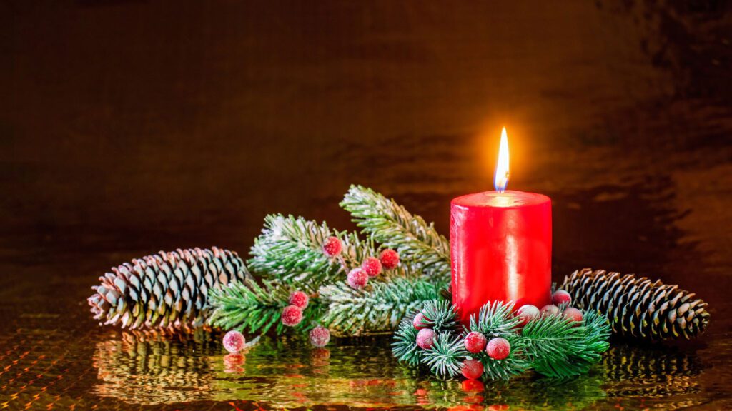 Candle Evoking the smell of Christmas Tree Pines
