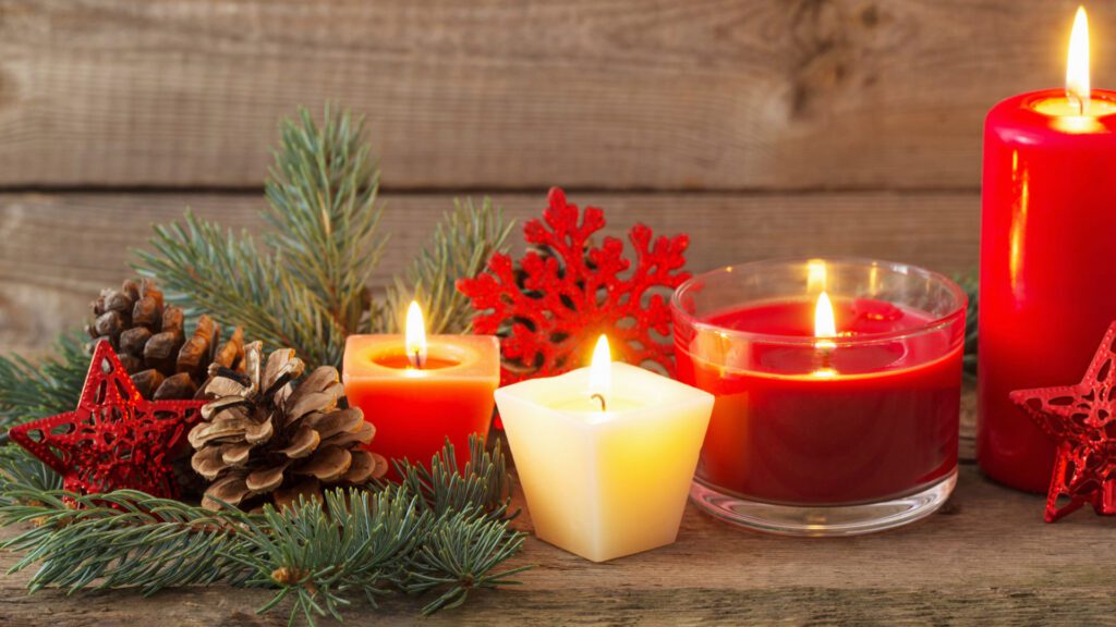 candles smell like Christmas trees